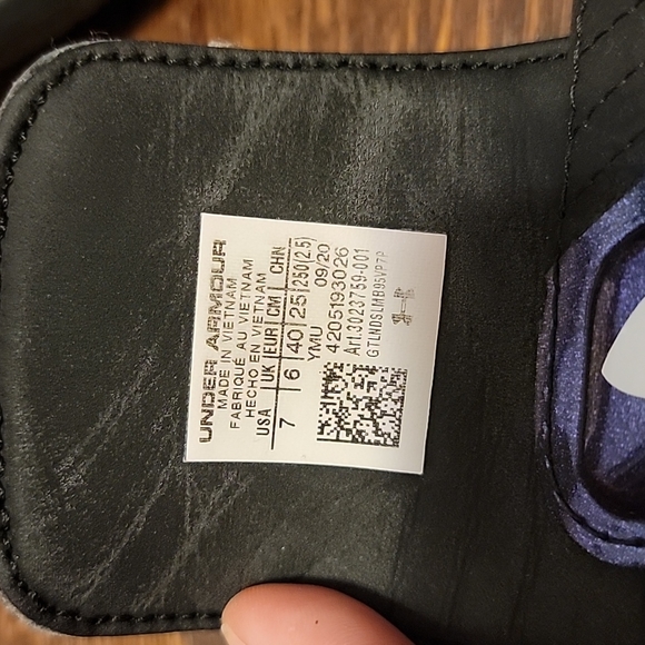 Under Armour Slides - Picture 5 of 5